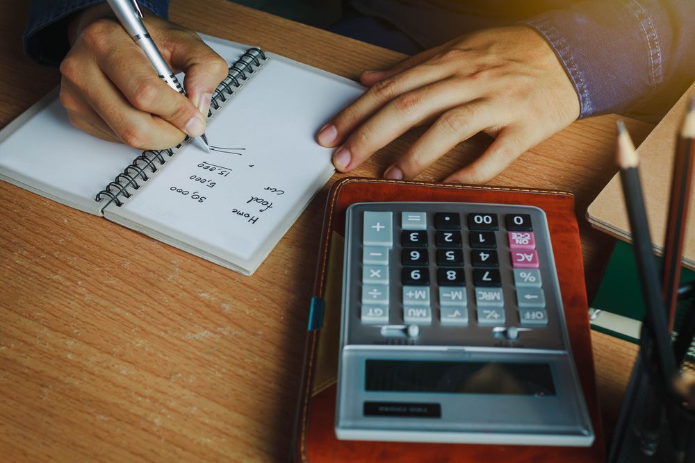 4 dicas para economizar na hora de abrir sua primeira empresa